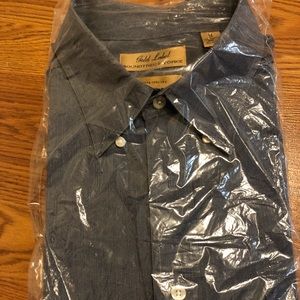 New without tag men’s button down short sleeve top